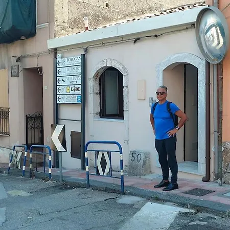 Monolocale Taormina A 100 Metri Da Stazione Treni E 30 Mt Dal Mare