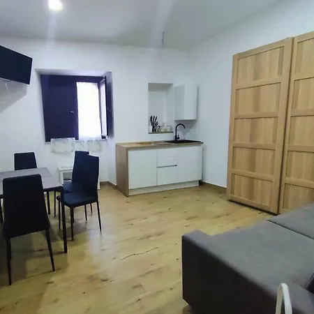 Monolocale Taormina A 100 Metri Da Stazione Treni E 30 Mt Dal Mare Holiday home Giardini Naxos