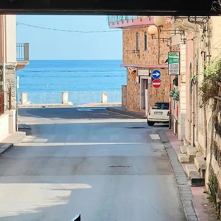 Monolocale Taormina A 100 Metri Da Stazione Treni E 30 Mt Dal Mare Giardini Naxos