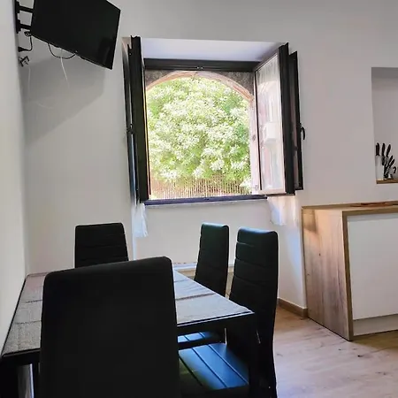 Monolocale Taormina A 100 Metri Da Stazione Treni E 30 Mt Dal Mare Holiday home Giardini Naxos